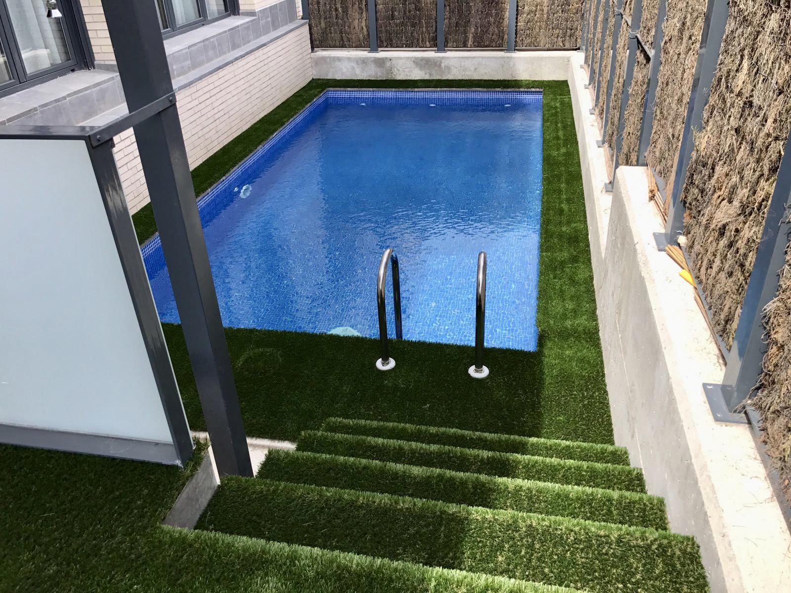 Césped Artificial para Piscinas